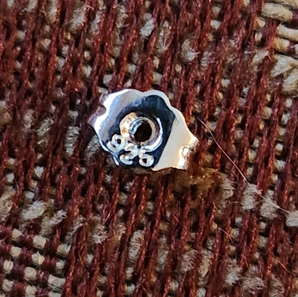 Elegant Teal Sapphire Studs 6mm Silver Earrings S925 - Picture 5 of 5